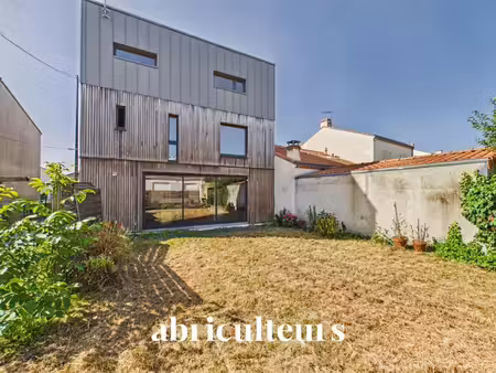 maison familiale d'architecte de 219m2 en vente à rezé  rue de l’aérodrome (44400)