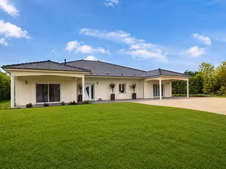 villa sur parc arboré avec piscine