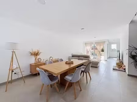 maison à louer avec terrasse et jardin   la glanerie (vbe53987)