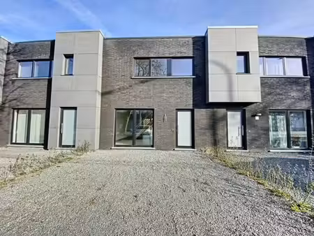 maison de 3 chambres avec jardin et emplacements de parking