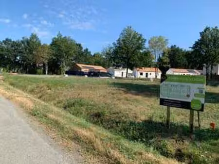 vente terrain à challans (85300) : à vendre / challans