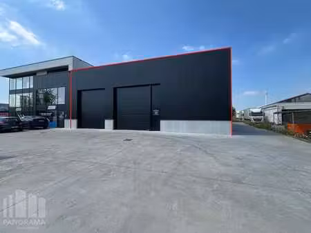 functioneel bedrijfsgebouw op een topligging te sint-niklaas