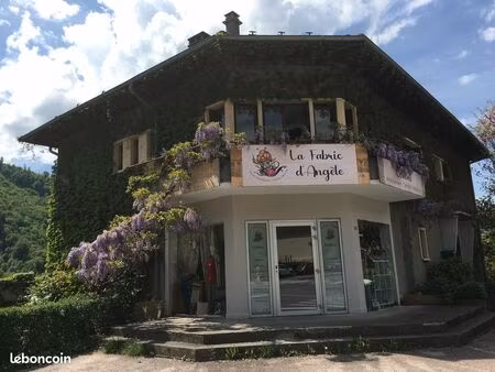 location local commercial ugine