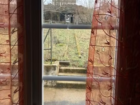 a saisir maison avec grand jardin et dépendances