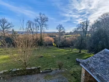maison de campagne avec beau terrain et dépendance