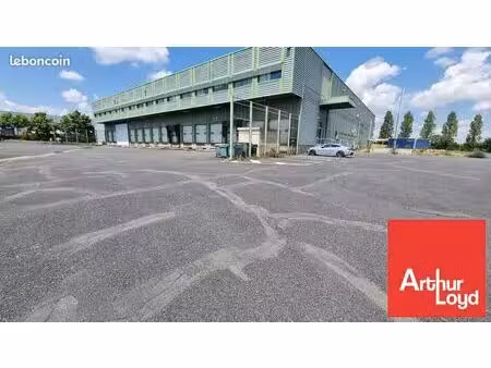 local d'activite 4563 m² poitiers