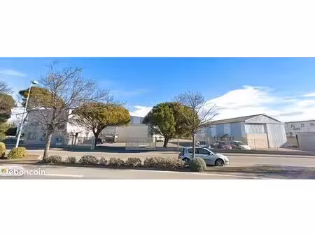 entrepôt en exclusivité de 1800 m2 dont bureaux de 260 m2 sur 4000 m2 de parcelle avignon 