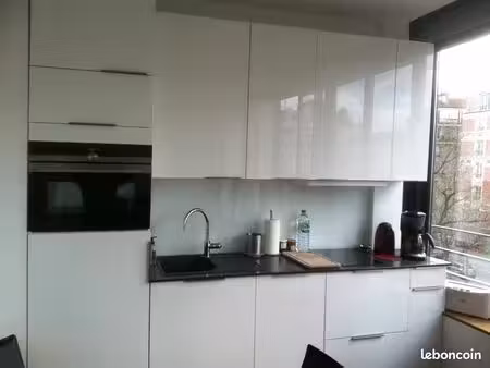 très beau studio meublé