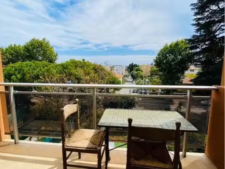 studio meublé 26 m² – les vespins – 10 mn à pied de la plage – loggia plein sud – cave