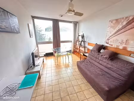 studio entièrement meublé