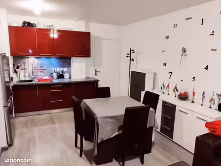 t2 meublé 39 m² – grand balcon 10 m² – climatisation – parking – résidence sécurisée – dpe