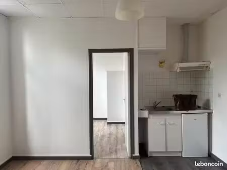 studio avec bureau - cuisine équipée - calme