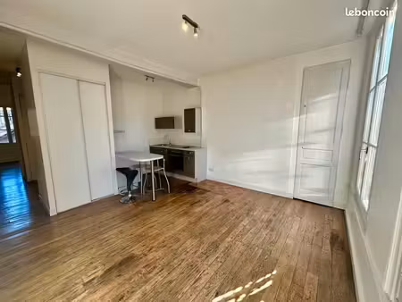 f2 de 43m² au centre-ville  chauffage compris