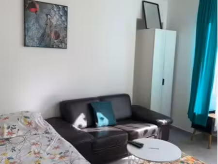 studio à louer 670