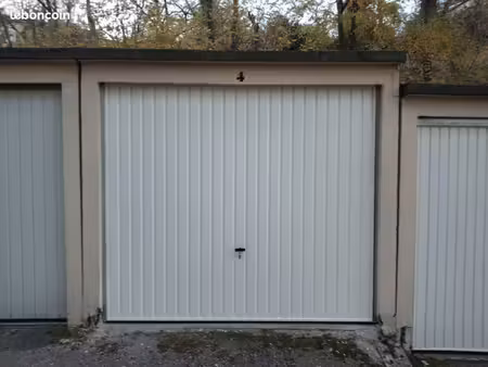 garage fermé 12.5m² – parking / box voiture moto  garde meuble  stockage