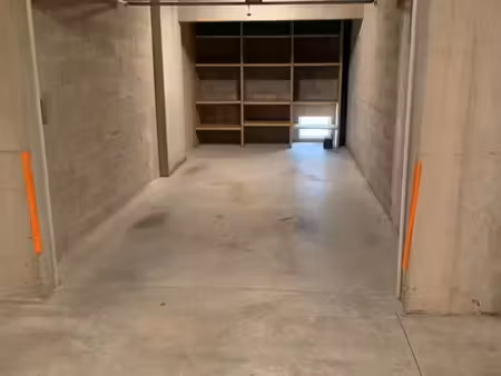grand garage à louer