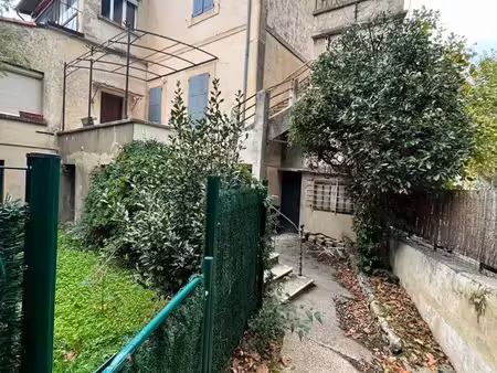 maison de ville avec jardin et dépendances