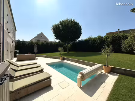 maison familiale en plein coeur de magny le hongre