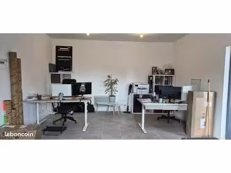 bureau + local + parking