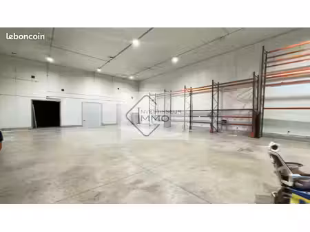 local industriel 1 963 m²