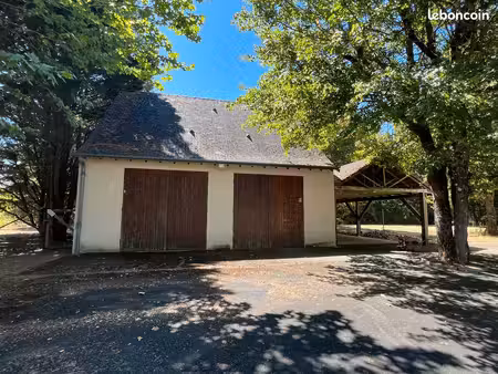 grand garage / stockage 139 m² – accès sécurisé – carport en option 450 / mois charges com