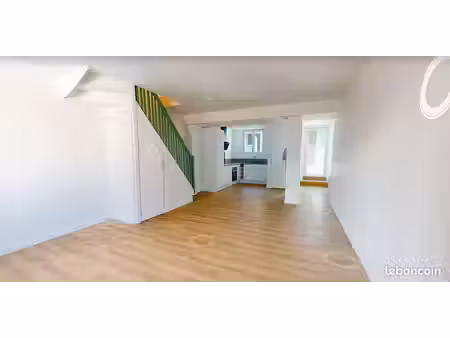 maison de ville entièrement rénovée – 2 chambres  jardin et dépendance – centre ville