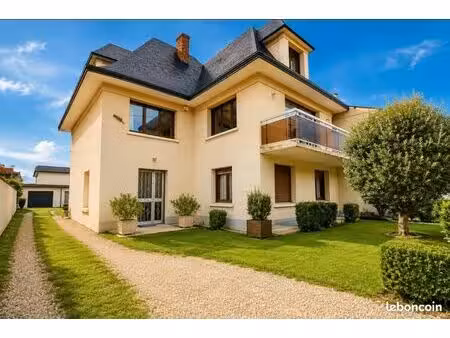 8 pièces · 252 m² · villeparisis 77270 quartier la poste - centre culturel
