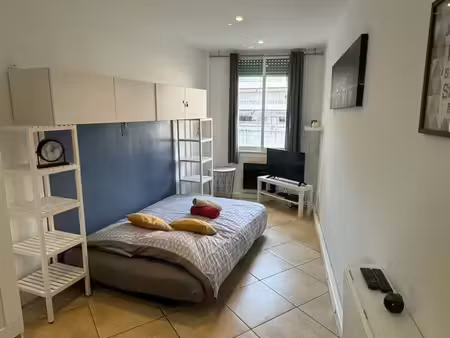 titre : studio meublé 20 m² – bail étudiant – juan-les-pins centre – 3 min plage