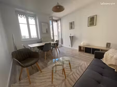 beau t2 de charme  rénové et meublé dans un style contemporain