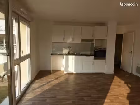 superbe appartement 3p 62 m²-centre ville trappes-proche gare