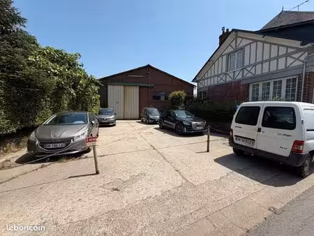 local d'activité 643 m²