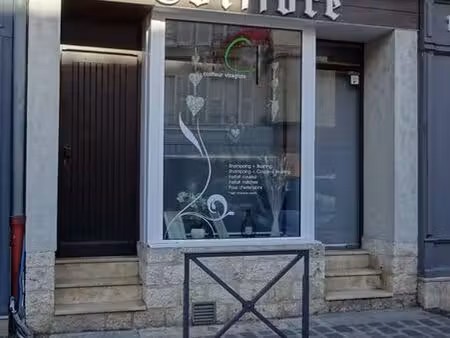 local commercial 49 m' - centre nemours - libre fin octobre