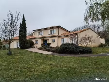 villa 9 pièces 272 m²