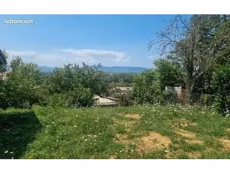terrain 600 m² guereins