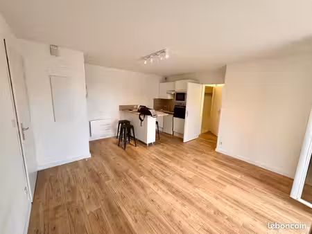 ? t2 meublé refait à neuf – 40 m² – terrasse + 2 parkings –