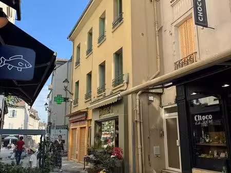 ◊ à louer – local commercial – rue des halles  mantes-la-jolie