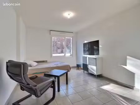studio 1 pièce 24 m²