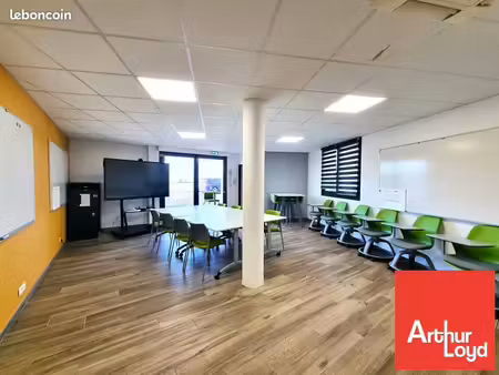 bureaux 155 m² jaunay clan