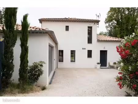 maison d’exception – quartier recherché – dpe a dans un environnement résidentiel calme et
