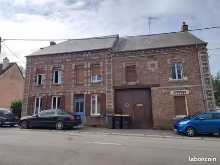 ensemble immobilier de 200 m² - garage et jardin