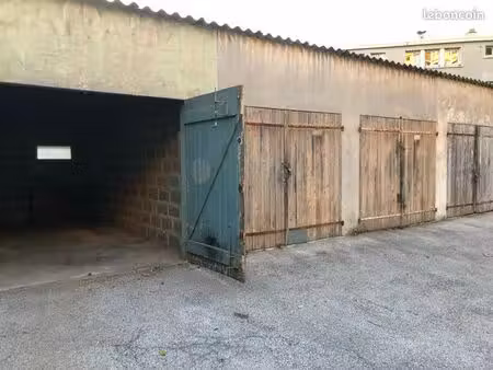 lot 5 garages