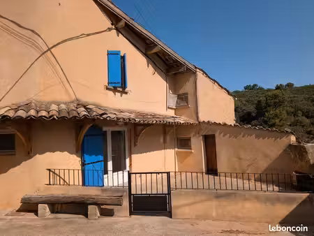 à louer – t3 avec terrasse – au cœur du luberon