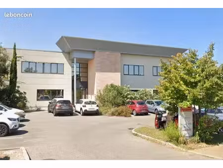 bâtiment 120 m²