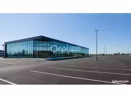 local commercial 2 000 m²
