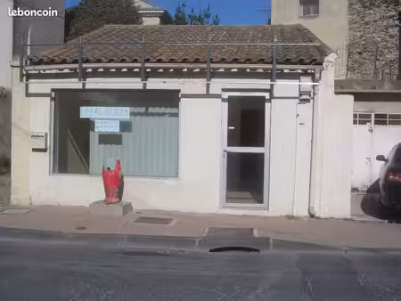 local sarrians 35 m²