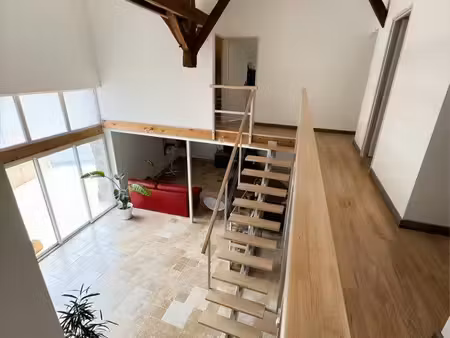 grange entièrement rénovée - pas de terrain = pas d’entretien ?