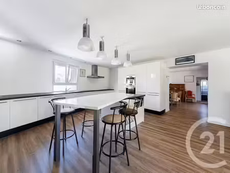ferme 10 pièces 379 m²