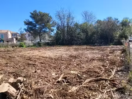 terrain 205 m² la crau