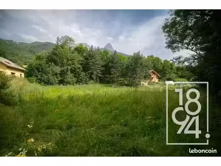 terrain 1 570 m² uvernet fours