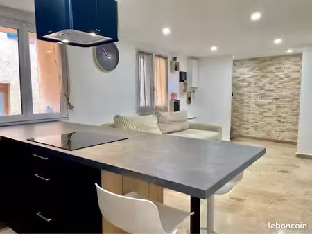appartement atypique rénové – centre-ville de fréjus – à 100 m de la gare